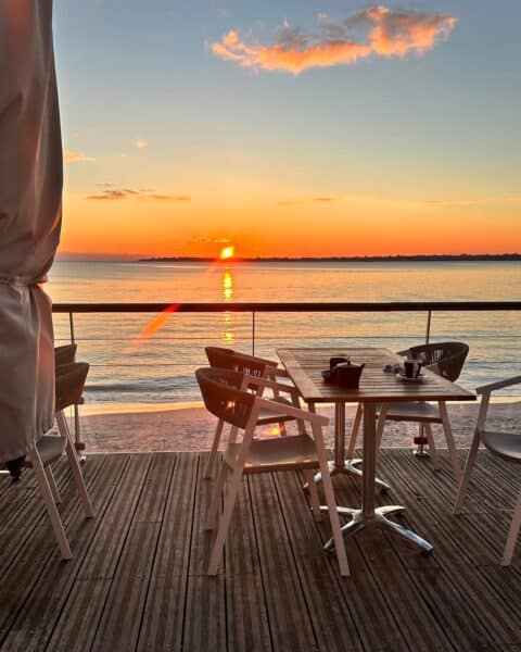 Dîner en terrasse aux Sables Blancs